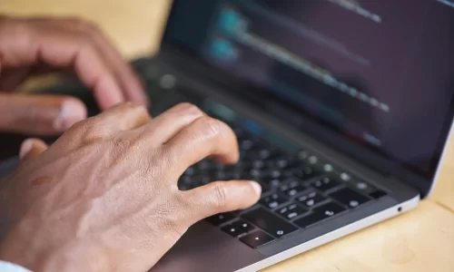 Seus Dedos Não São Robôs: Guia Dev de Como Evitar a LER